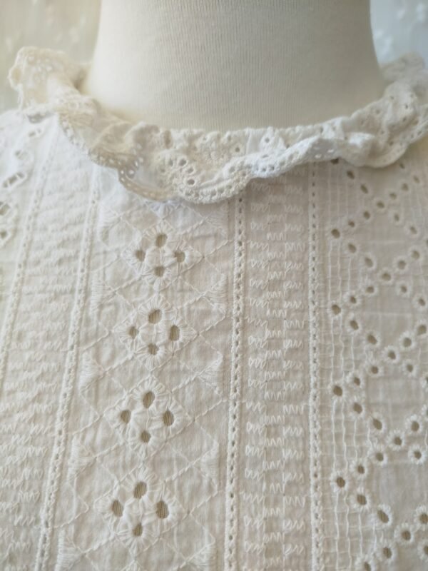 חולצת רטרו מכותנה מצרית עם תחרת רקמה | S