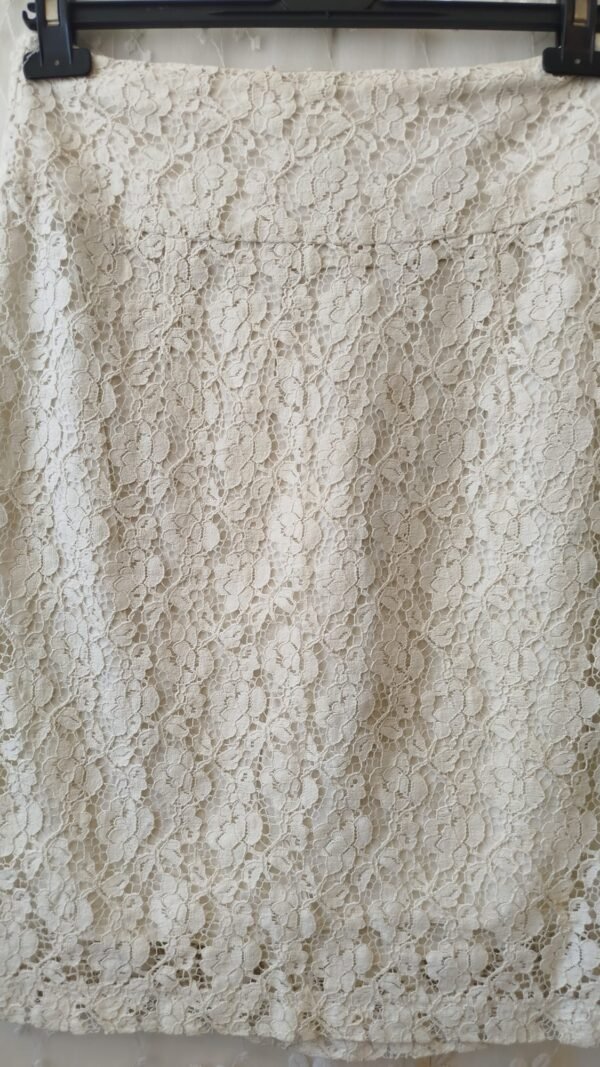 חצאית וינטג' תחרה עם ביטנת כותנה – שמנת רכה | 38