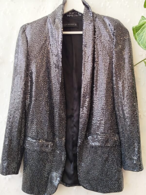 ג'קט נצנצים בצבע כסף של ZARA – לוק ערב מנצנץ | XS