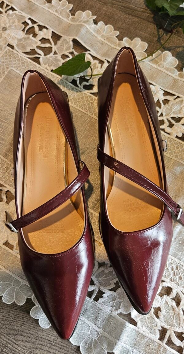 נעליים חדשות מידה 39 נעליים חדשות מידה 39