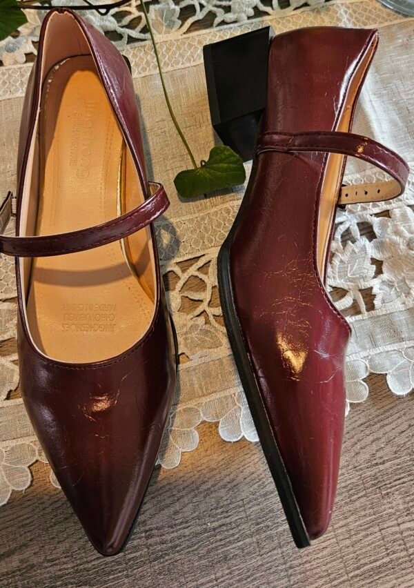 20251130_134510 נעליים חדשות מידה 39