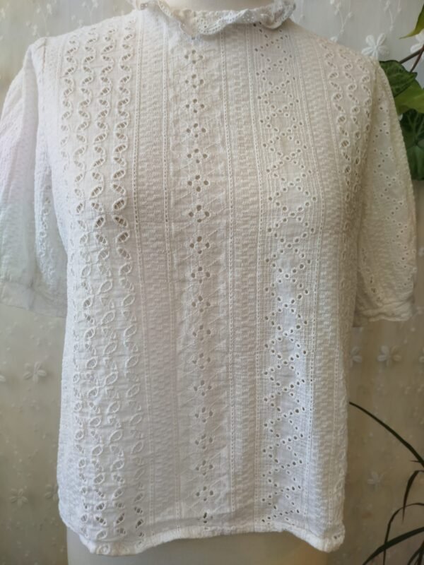 חולצת רטרו מכותנה מצרית עם תחרת רקמה | S