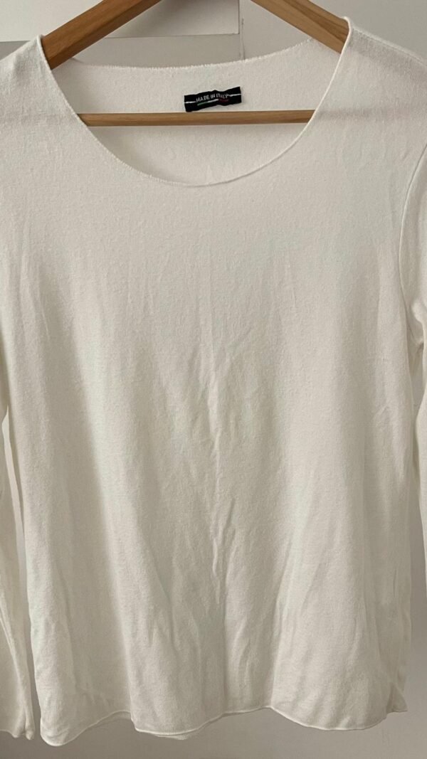 חולצה לבנה נעימה