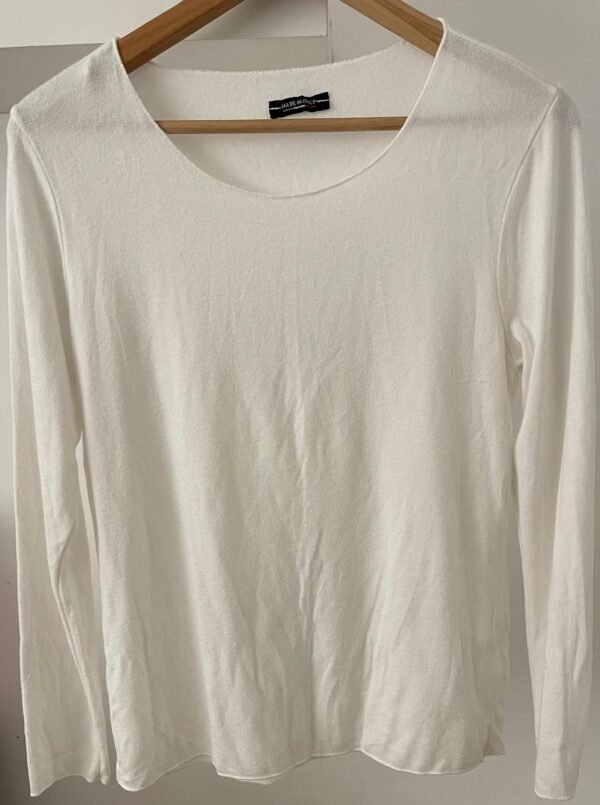 חולצה לבנה נעימה