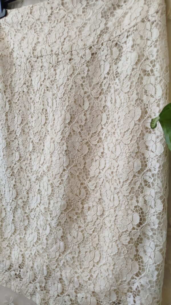 חצאית וינטג' תחרה עם ביטנת כותנה – שמנת רכה