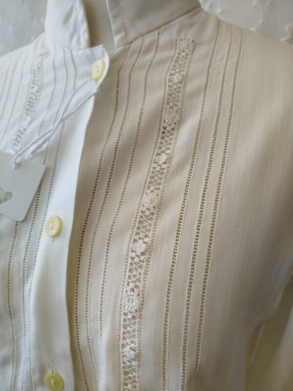 חולצת וינטג' כותנה לבנה עם עבודת עיטורים עדינה | S
