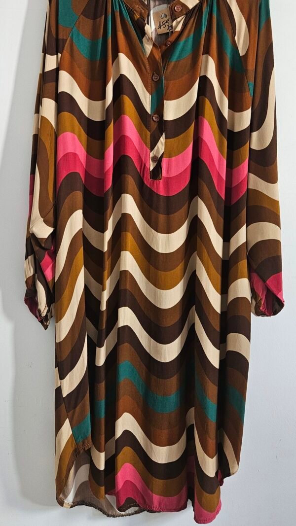 שמלה עם פרינט נהדר שמלה עם פרינט נהדר