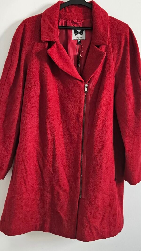 מעיל צמר אדום