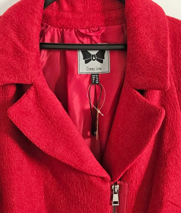 מעיל צמר אדום