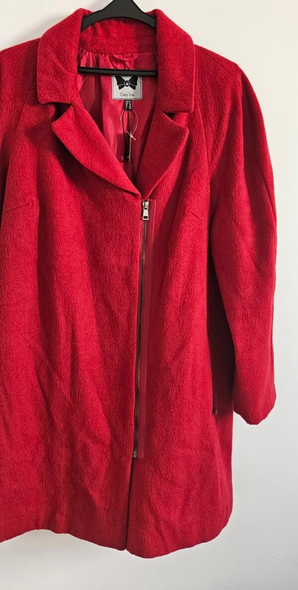 מעיל צמר אדום
