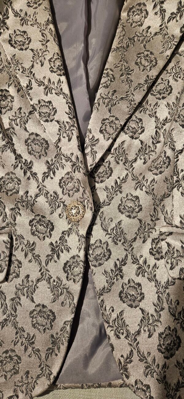 ג'קט פרחוני אפור