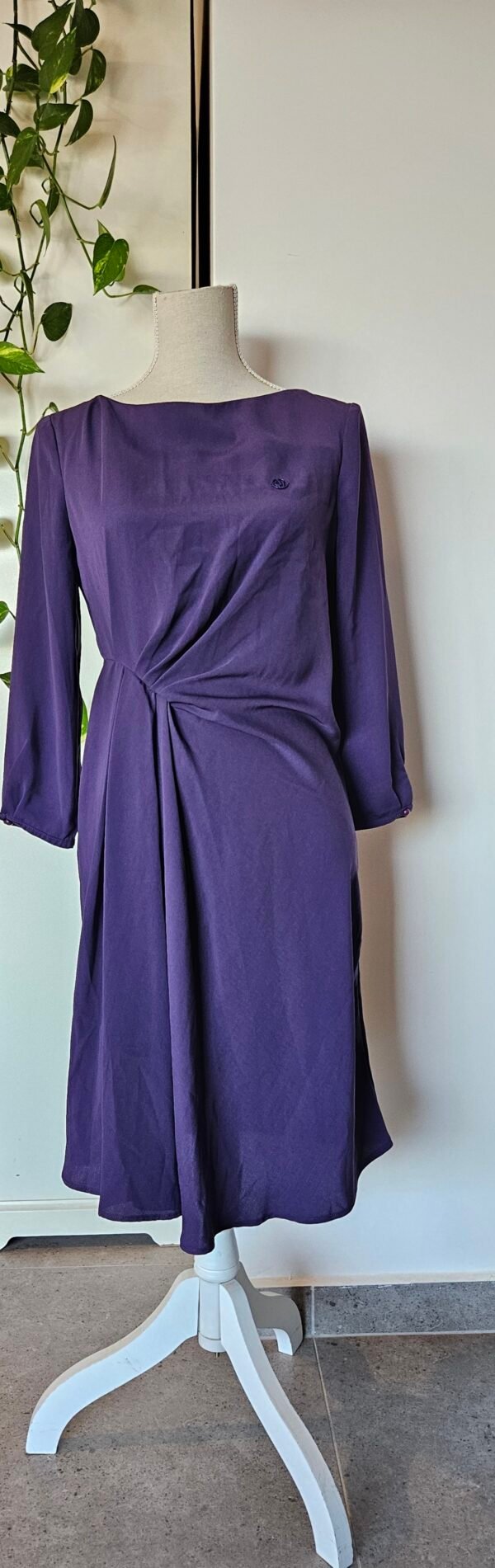 שמלה סגולה של ארמני