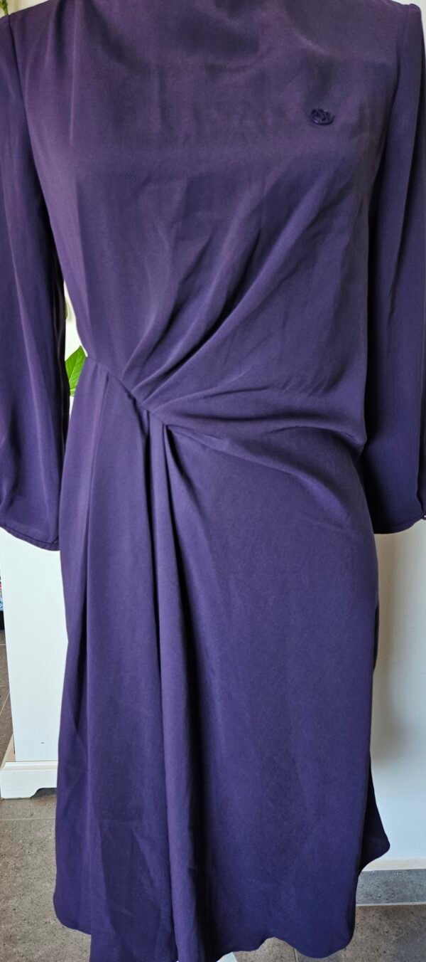 שמלה סגולה של ארמני