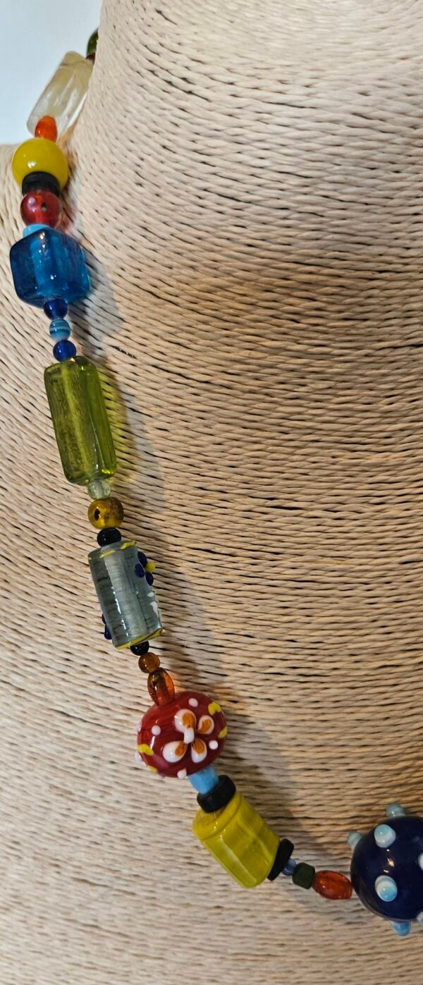 שרשרת חרוזים צבעונית