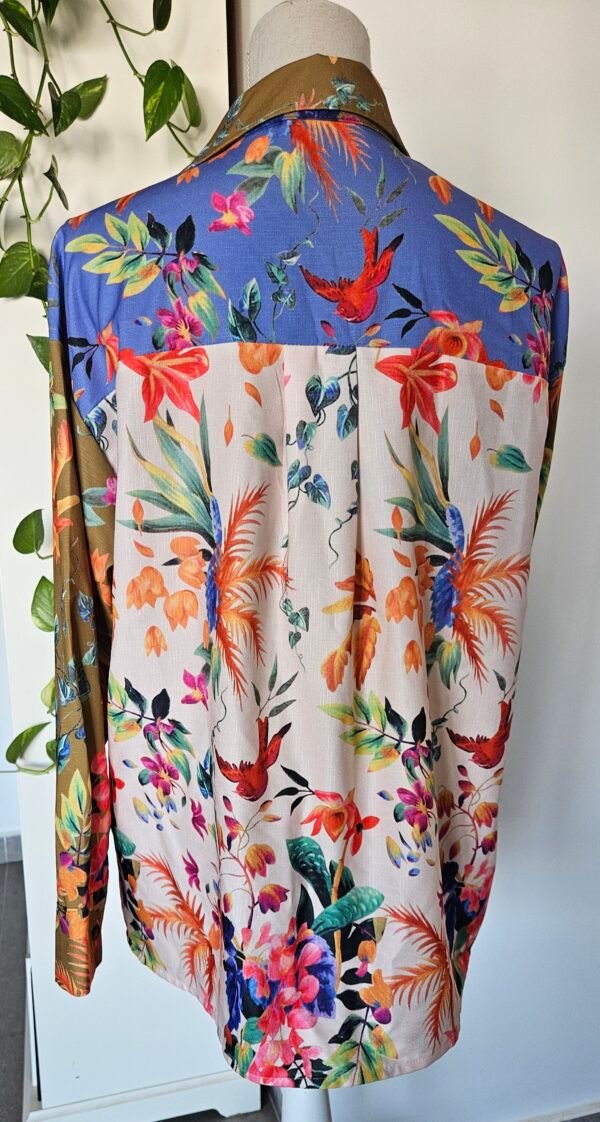 חולצה פרחונית ומיוחדת