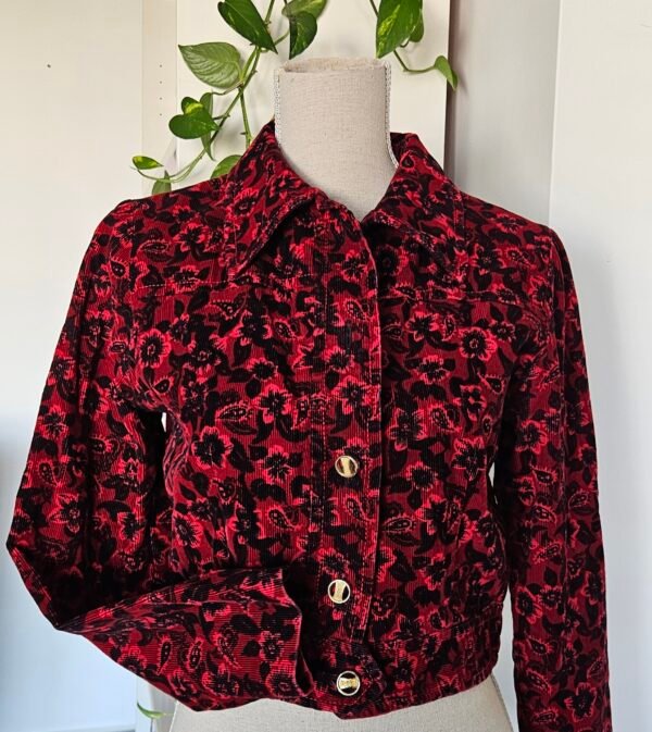 ג'קט מטריף פרחים שחור אדום