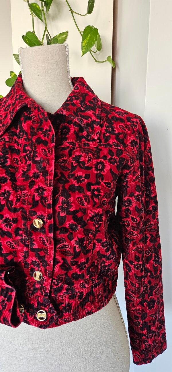 ג'קט מטריף פרחים שחור אדום