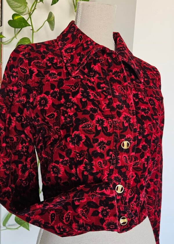 ג'קט מטריף פרחים שחור אדום