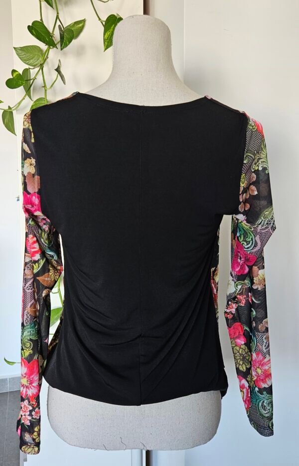 חולצה נעימה פרחונית