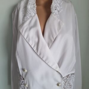 חולצת ג'קט לבנה בשילוב תחרה יפייפיה