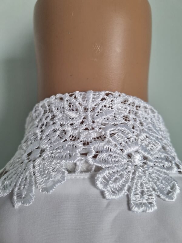 חולצת ג'קט לבנה בשילוב תחרה יפייפיה