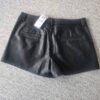 מכנסיים קצרים מעור בצבע שחור