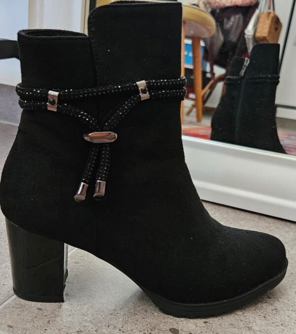 מגפיים חדשות שחורות פלייפוט