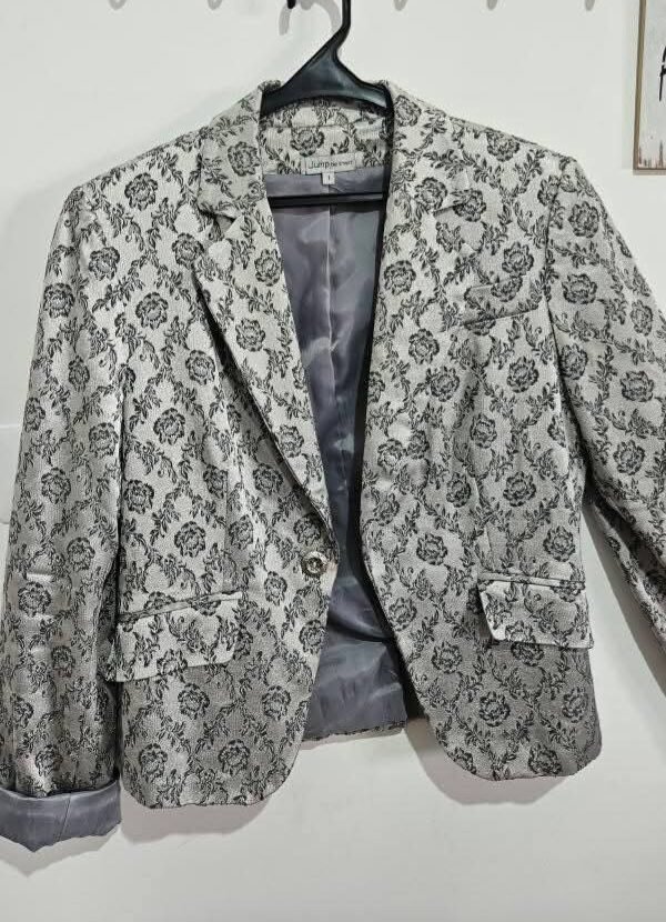 ג'קט פרחוני אפור