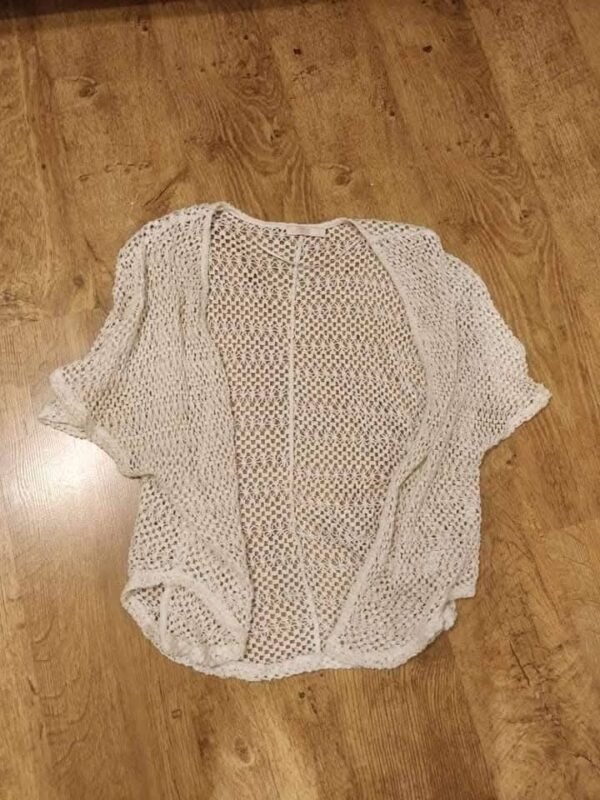 עליונית סריג לבן שמנת