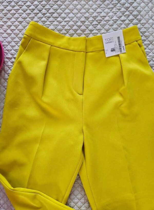 מכנסיים צהובות חדשות
