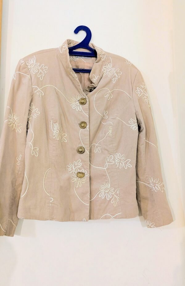 ג'קט קורדרוי צבע בג' עם עיטורי רקמה