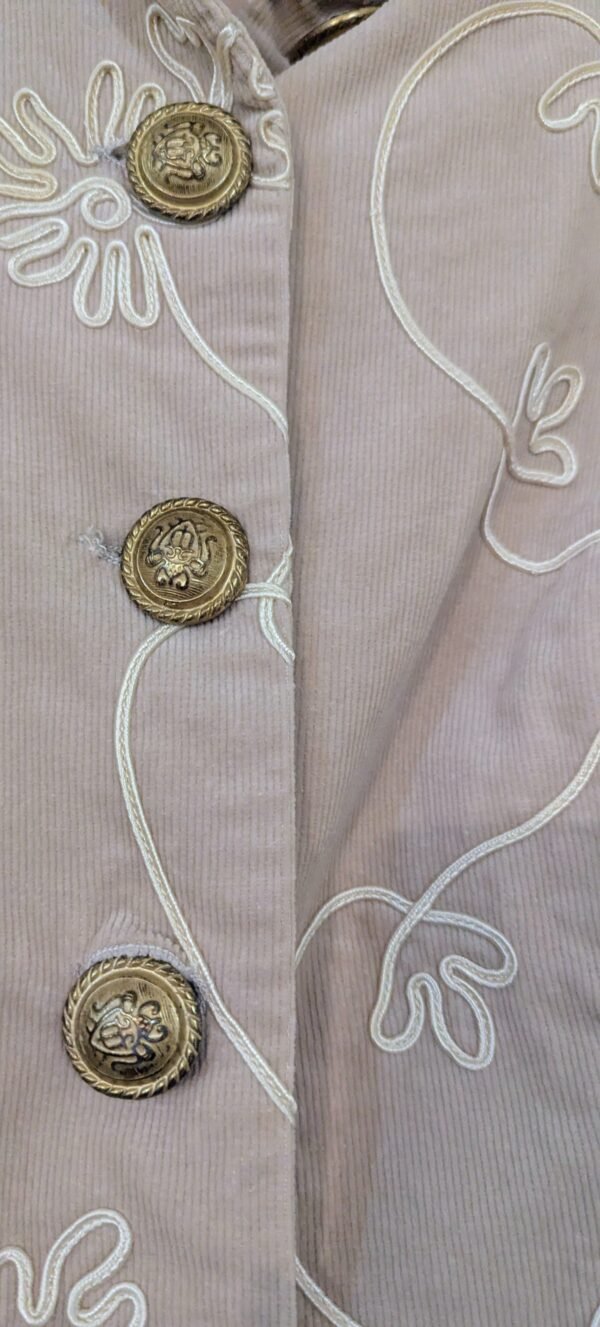 ג'קט קורדרוי צבע בג' עם עיטורי רקמה