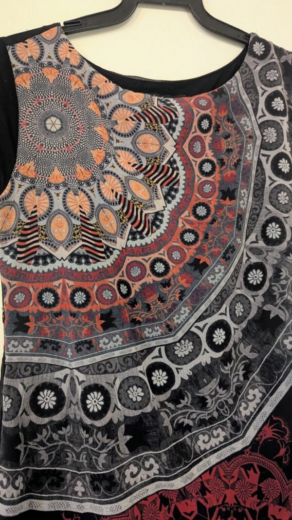 שמלה צבעונית של DESIGUAL אורך מיני / ברך