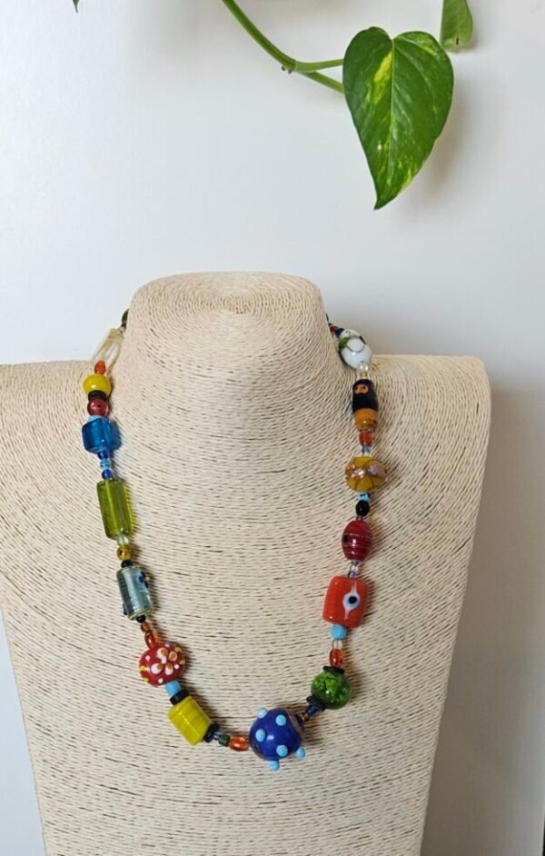 שרשרת חרוזים צבעונית