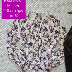 חולצה פרחונית נעימה