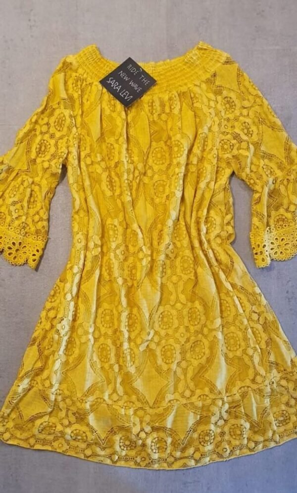 שמלת תחרה צהובה חדשה