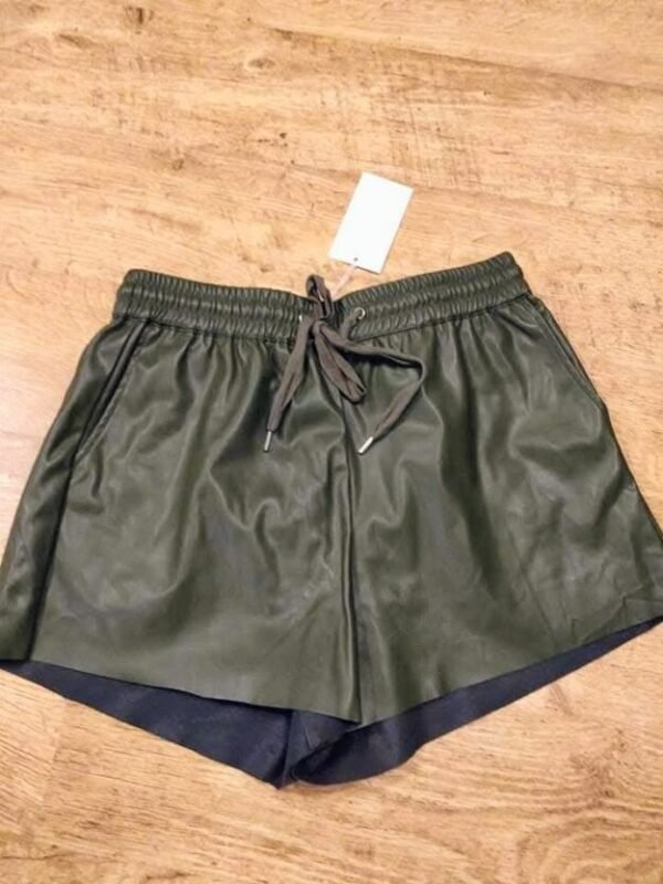 שורט דמוי עור ירוק 🌿