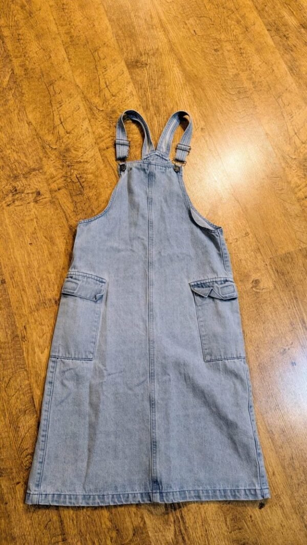 שמלת אוברול ג'ינס כתפיות שמלת אוברול ג'ינס כתפיות