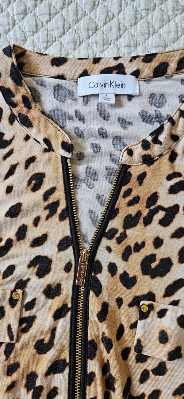 חולצה מנומרת קלוין קליין