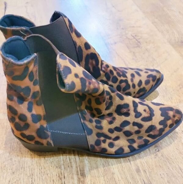 מגפון מנומר יפהפיה מידה 38 מגפון מנומר יפהפיה מידה 38