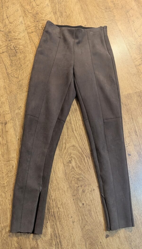 מכנסיים קטיפה צבע חום של zara