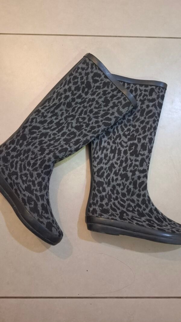 מגף מנומר שטוח