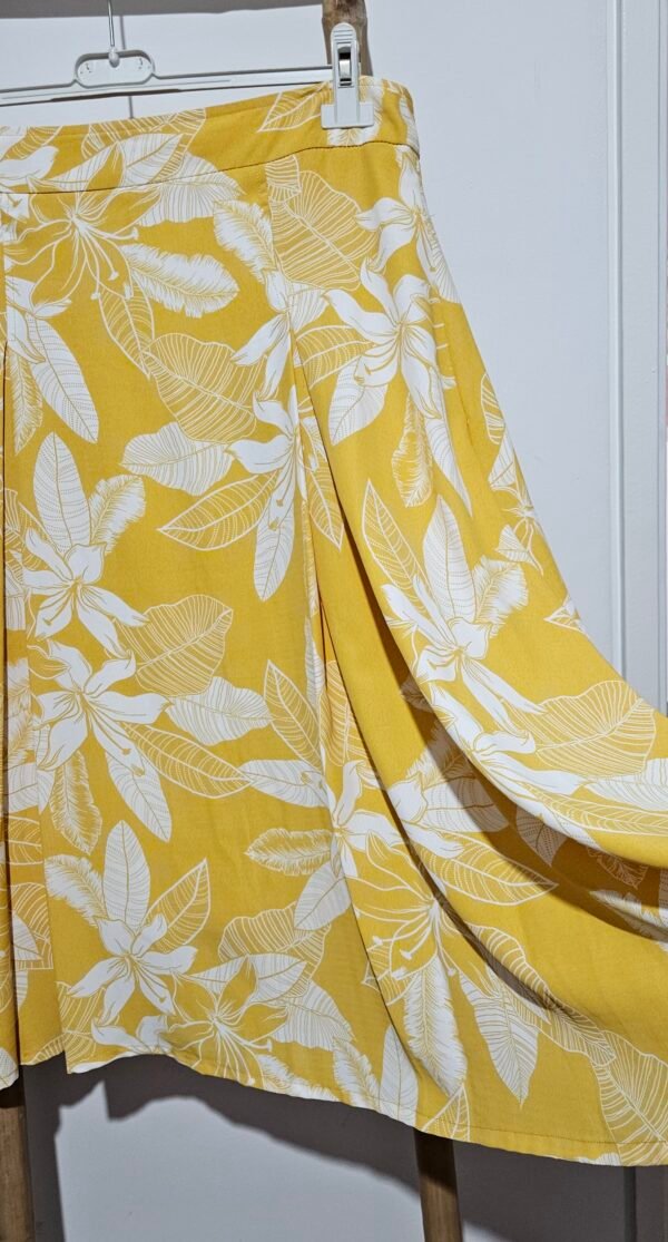 חצאית חדשה מהממת מידה 44